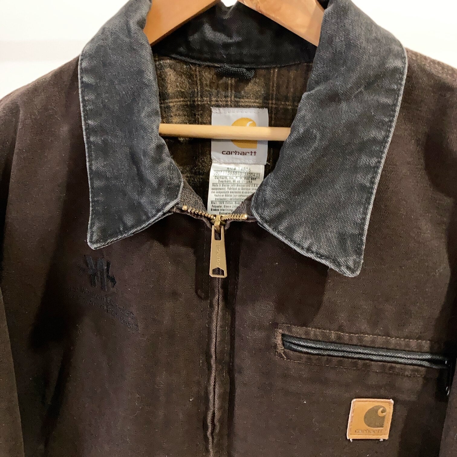 Carhartt デトロイトジャケット ダークブラウン 刺繍入り【1218A44