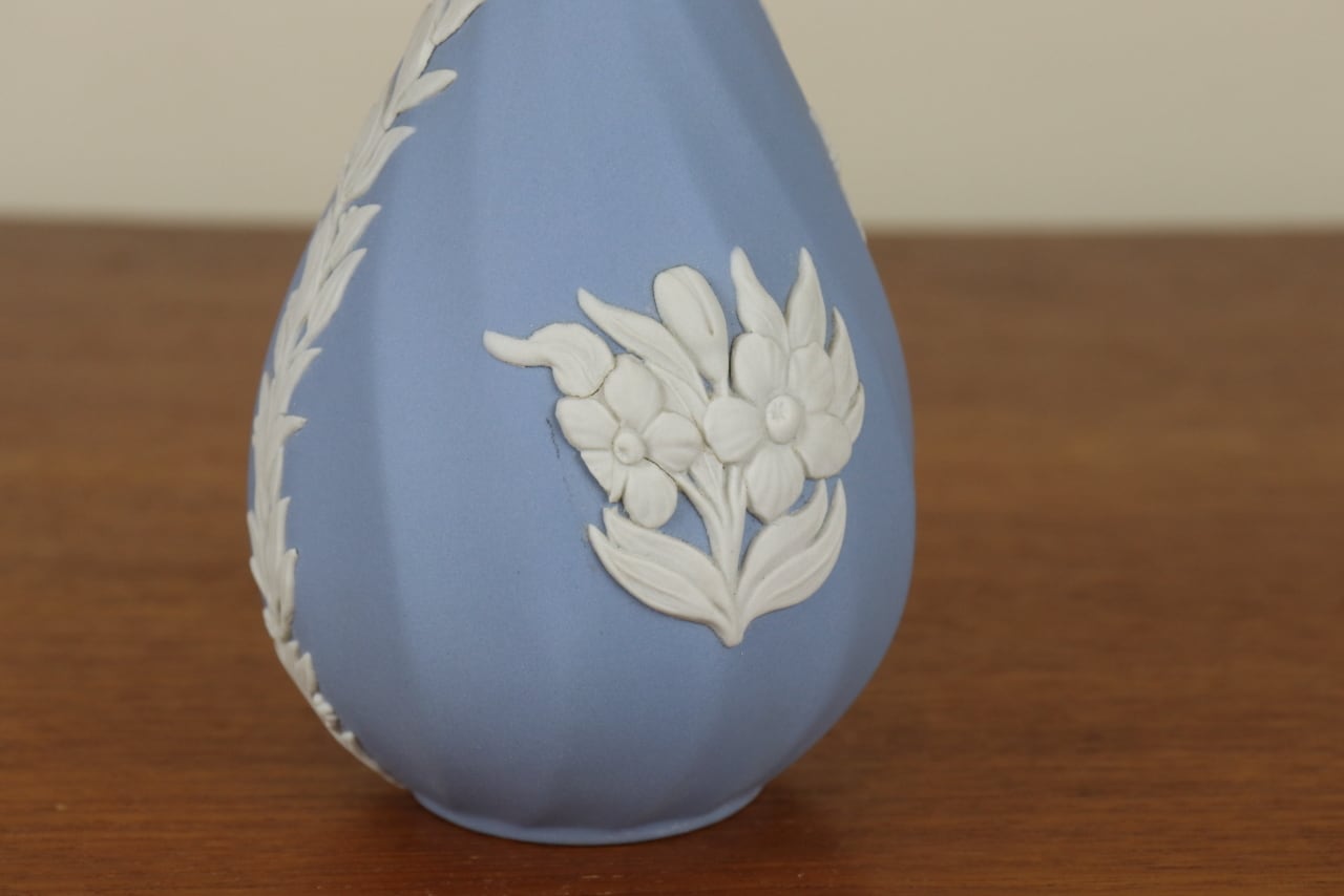 ウェッジウッド ジャスパー 花瓶 一輪挿し ペールブルー フラワー