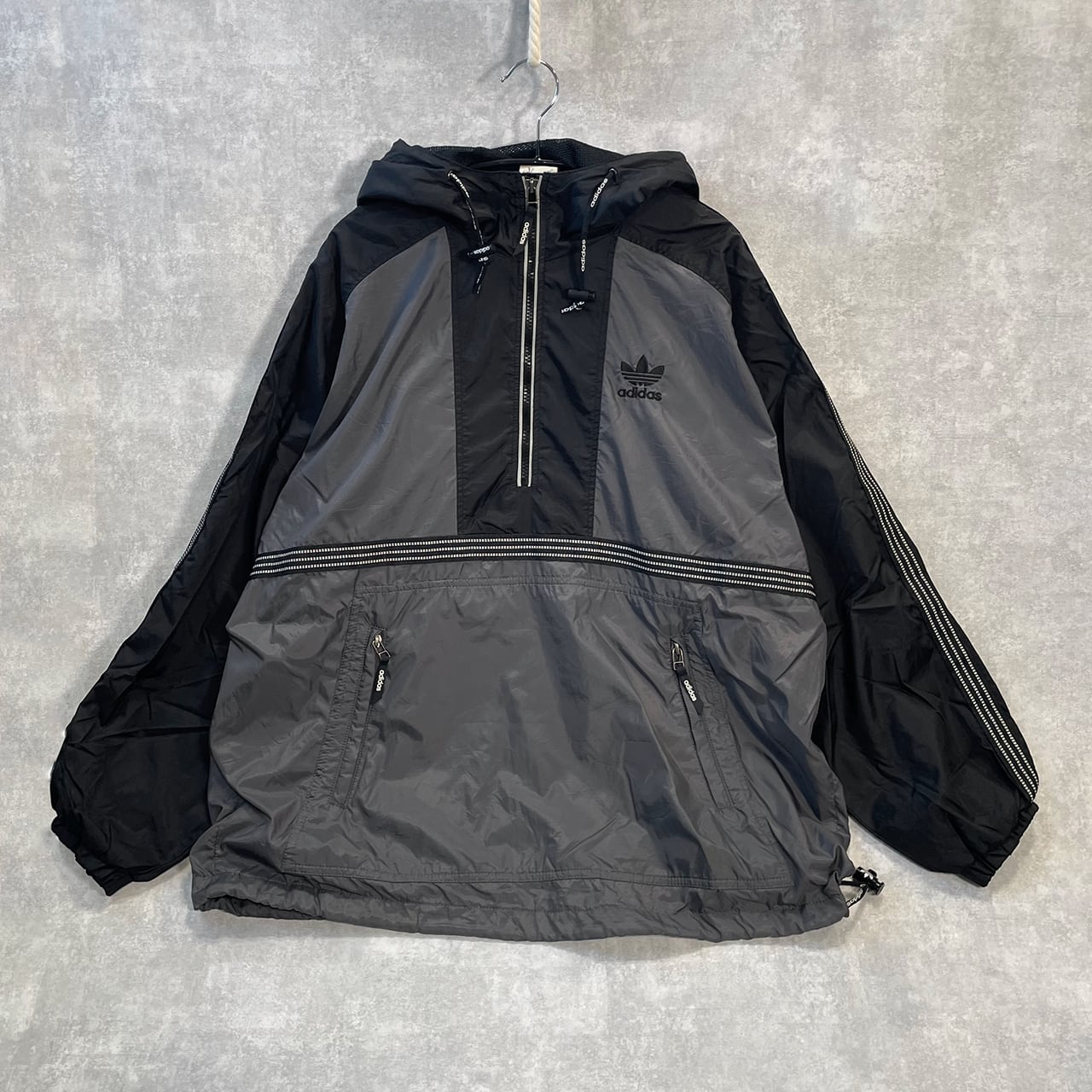 adidas】