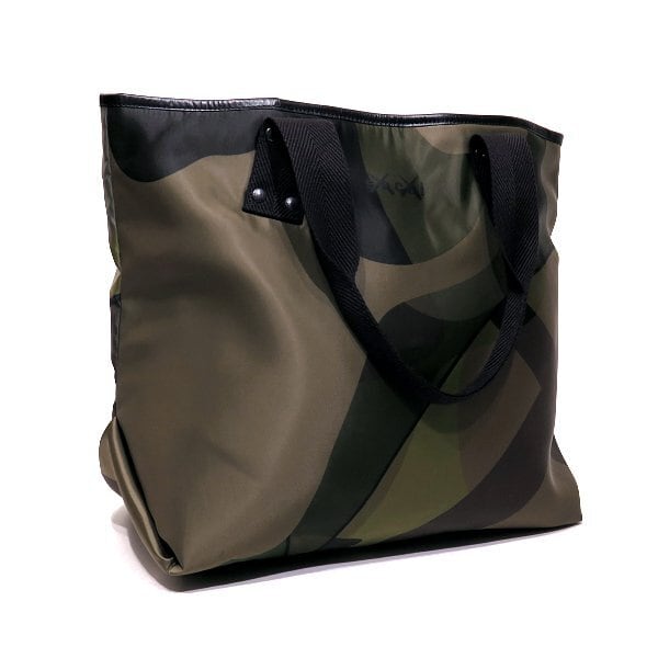 sacai kaws トートバッグバッグカウズ迷彩L