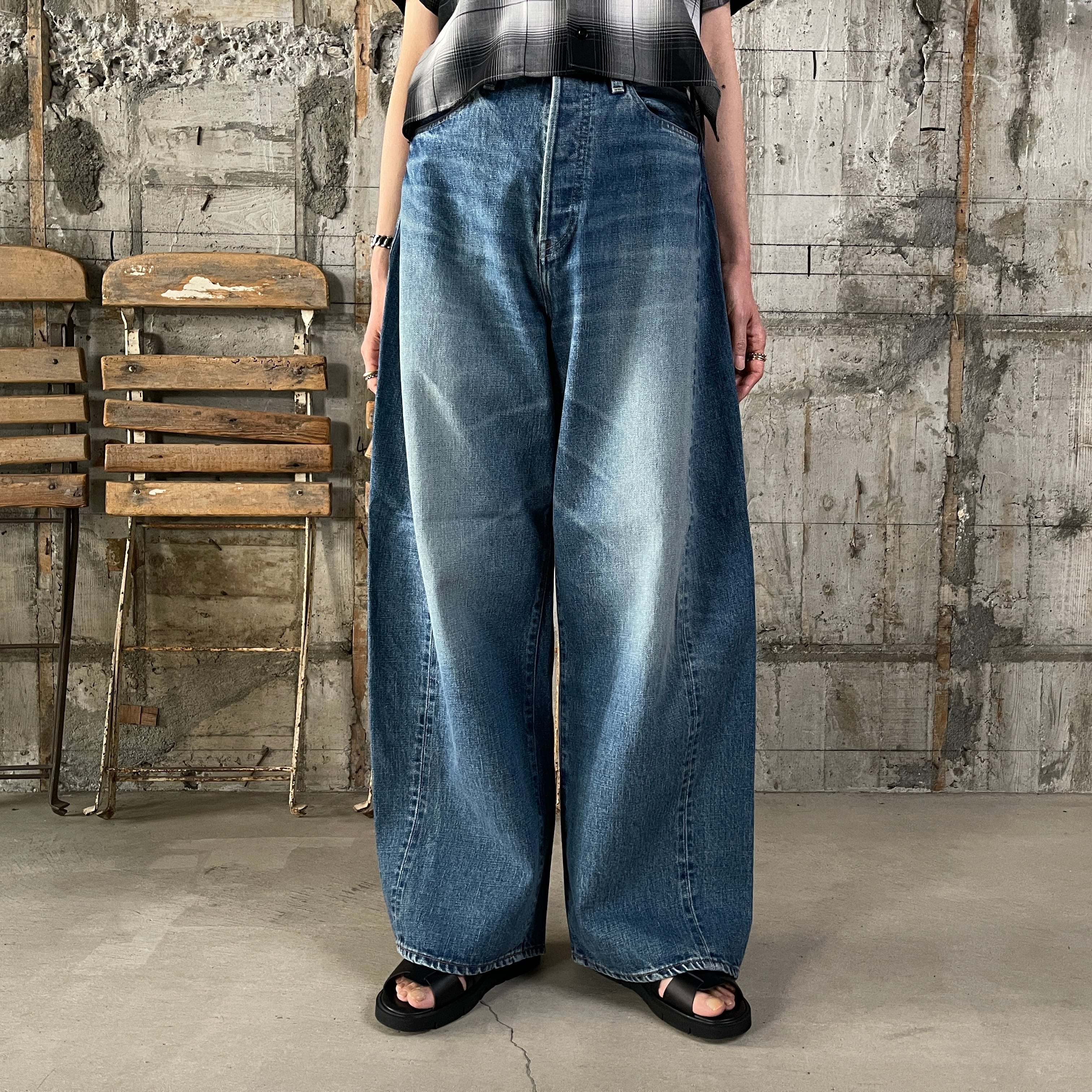 HYKE【ハイク】 DENIM BARREL LEG JEANS (13327) | glamour online