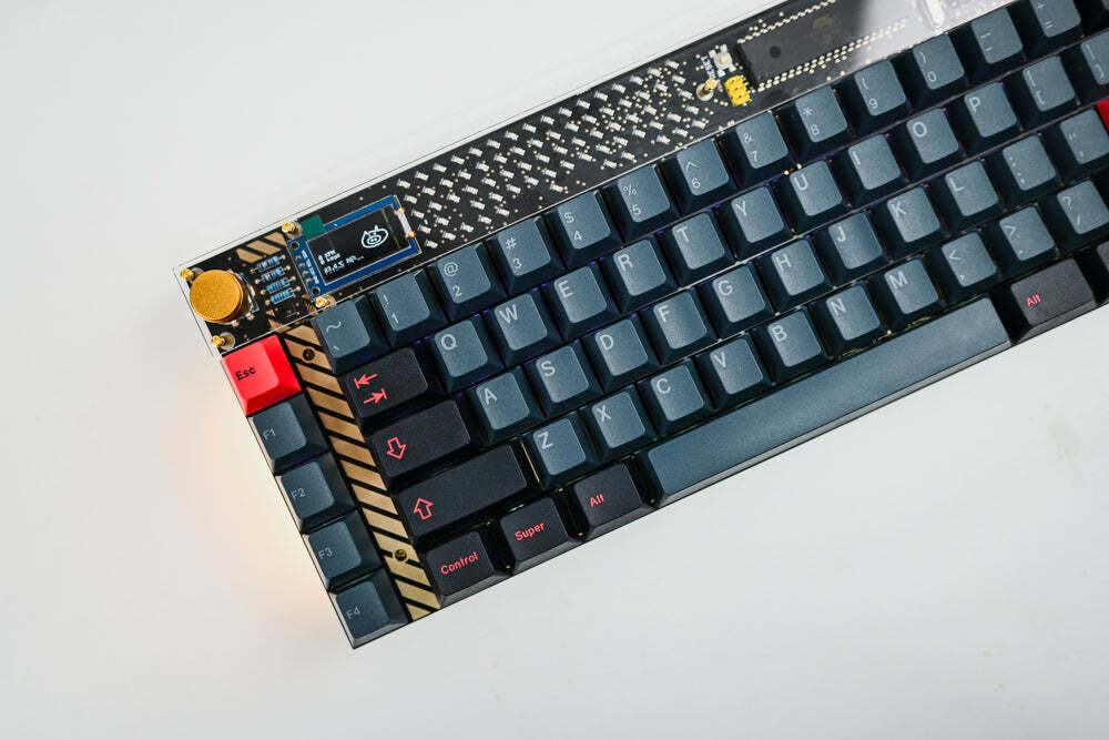 完成品】Lelelab Y2K 76 x GMK Redline | Keyboarders