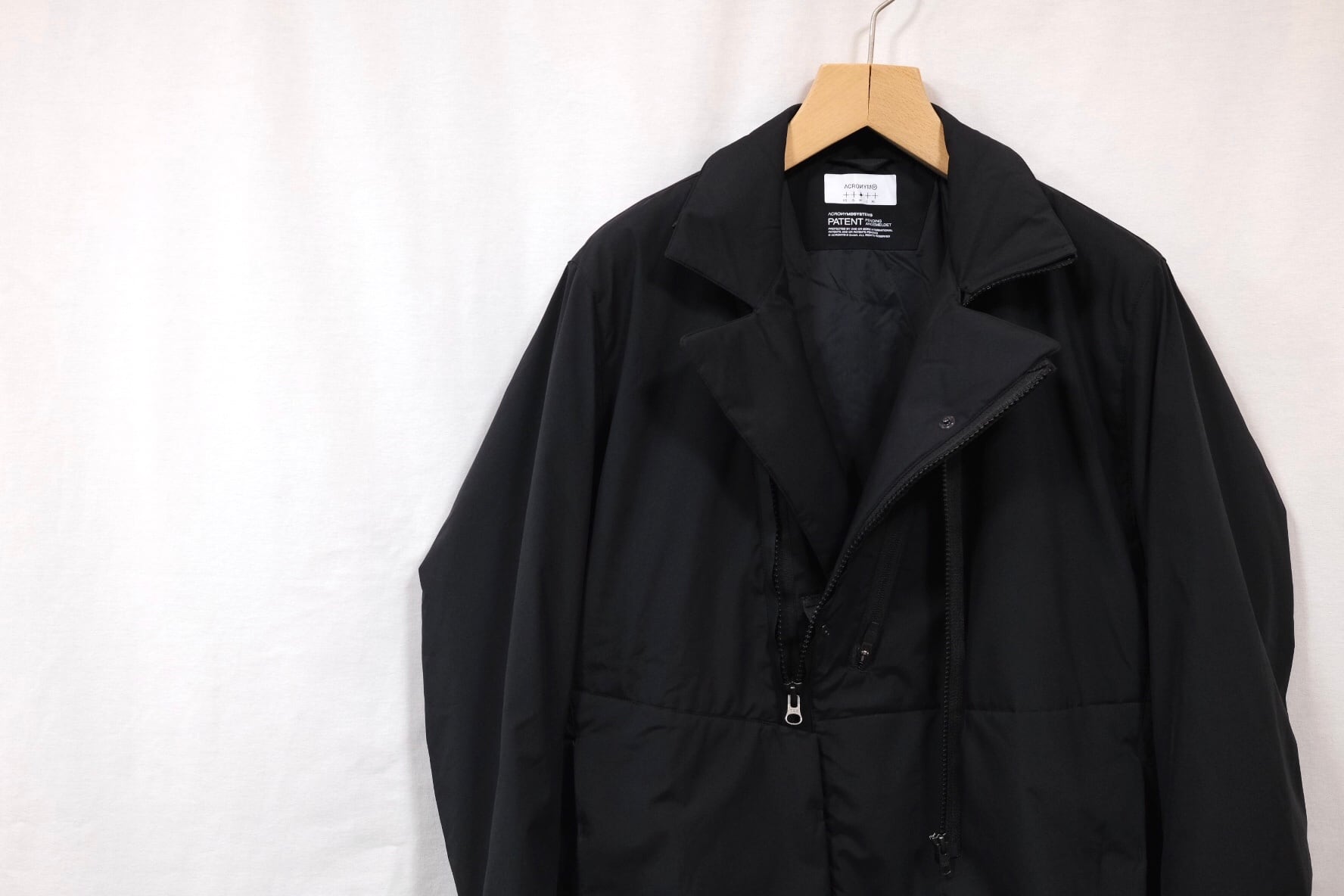 ACRONYM”J68-PL 2L Gore-Tex® INFINIUM WINDSTOPPER® RIDER JACKET