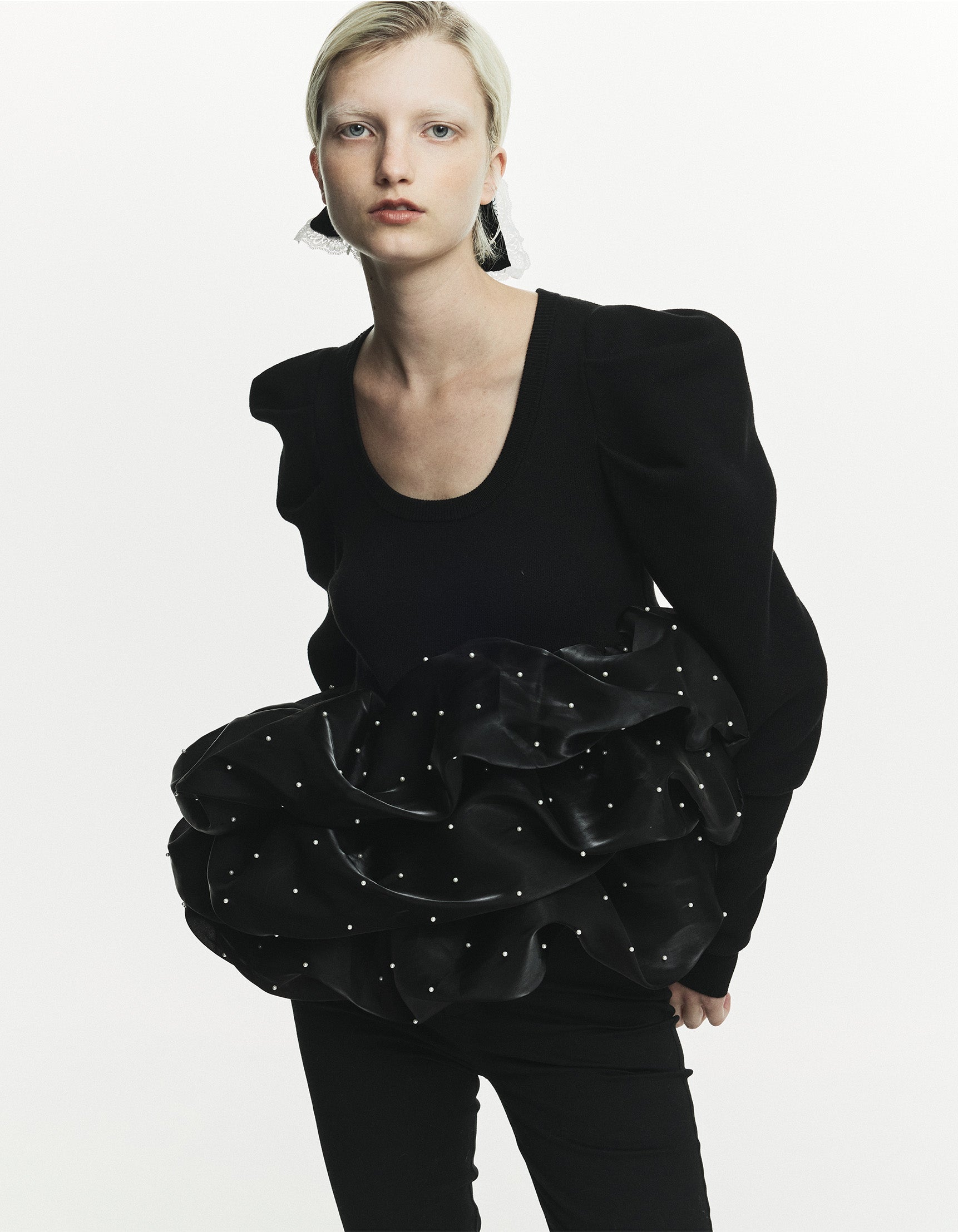 BIBIY. MADE | AMELIE PEPURAMU KNIT BLACK｜Bibiy.