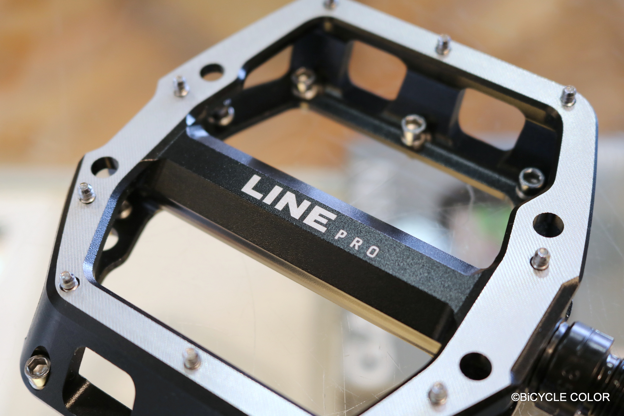 クロスバイクやMTBへお勧め。フラットペダルでも走りの質を高めること