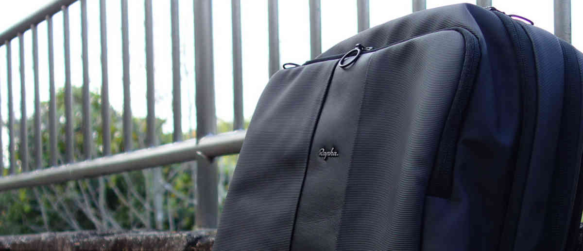 Raphaトラベルバックパックのレビュー。ファッションに合わせやすい