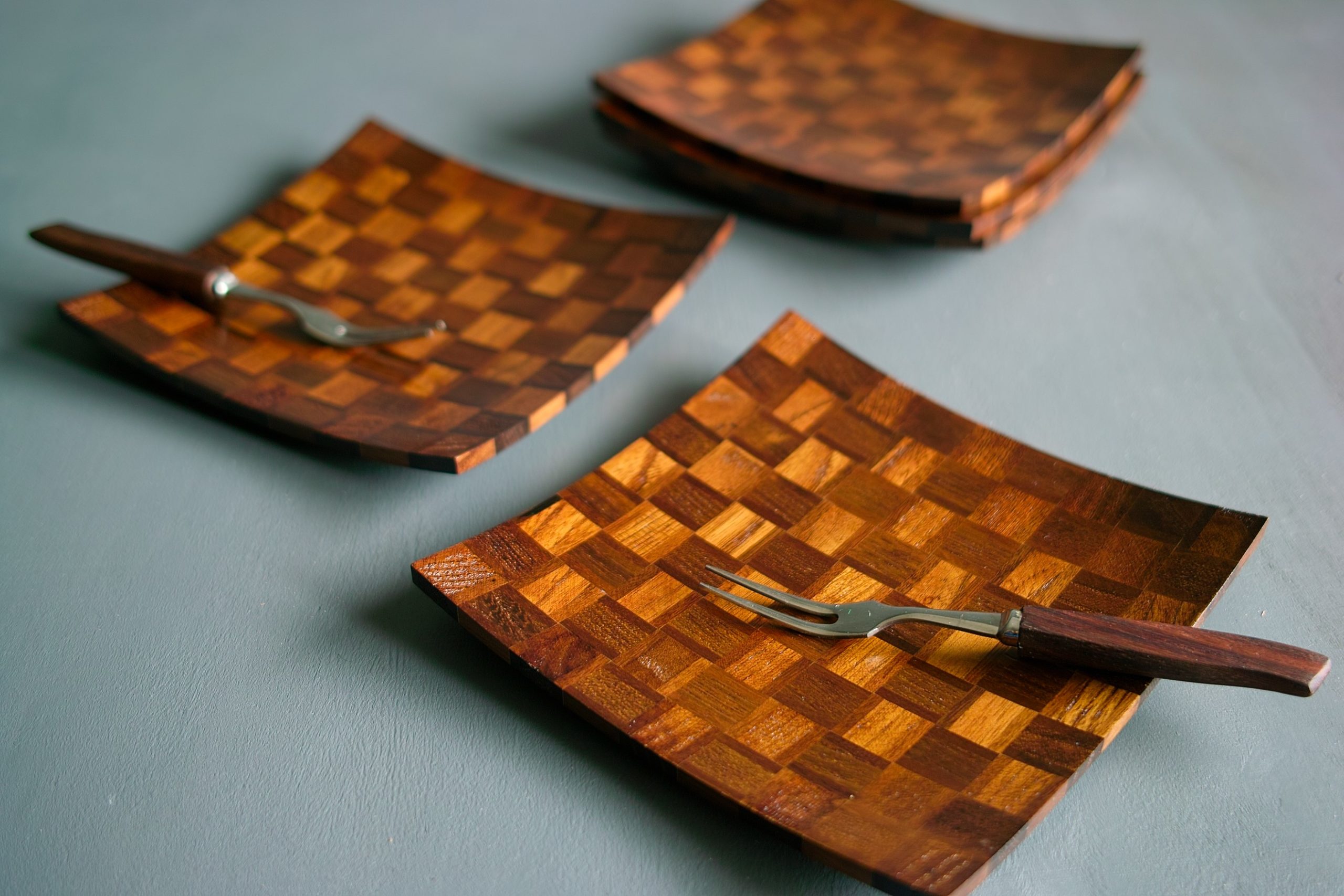 No.9852「日本の工芸品：箱根寄木細工 トレイ/無垢づくり」13.5×13.5cm