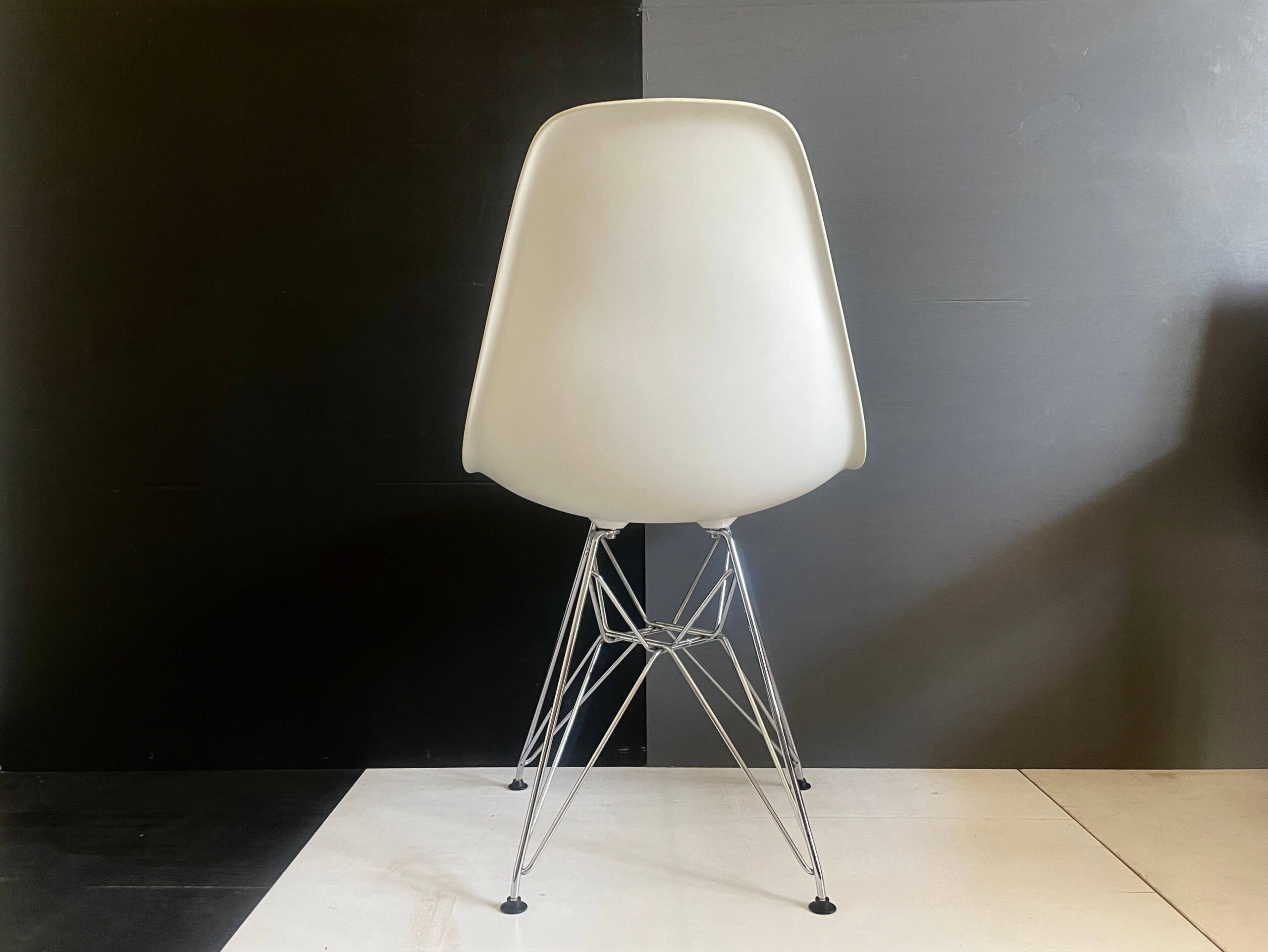 No.9685「vitra〈サイドシェルチェア〉：イームズ」SOLD | ボルト