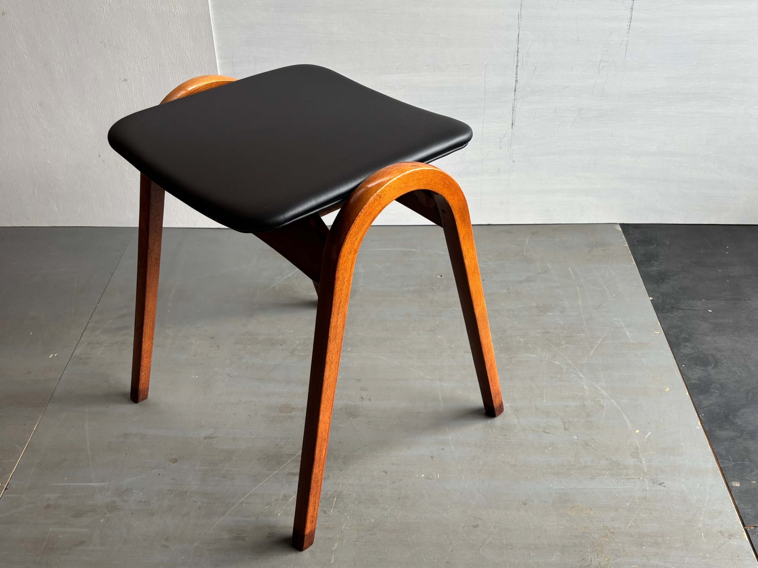 No.6325C「秋田木工スツール〈No.202〉本革/ブラック：剣持勇」SOLD