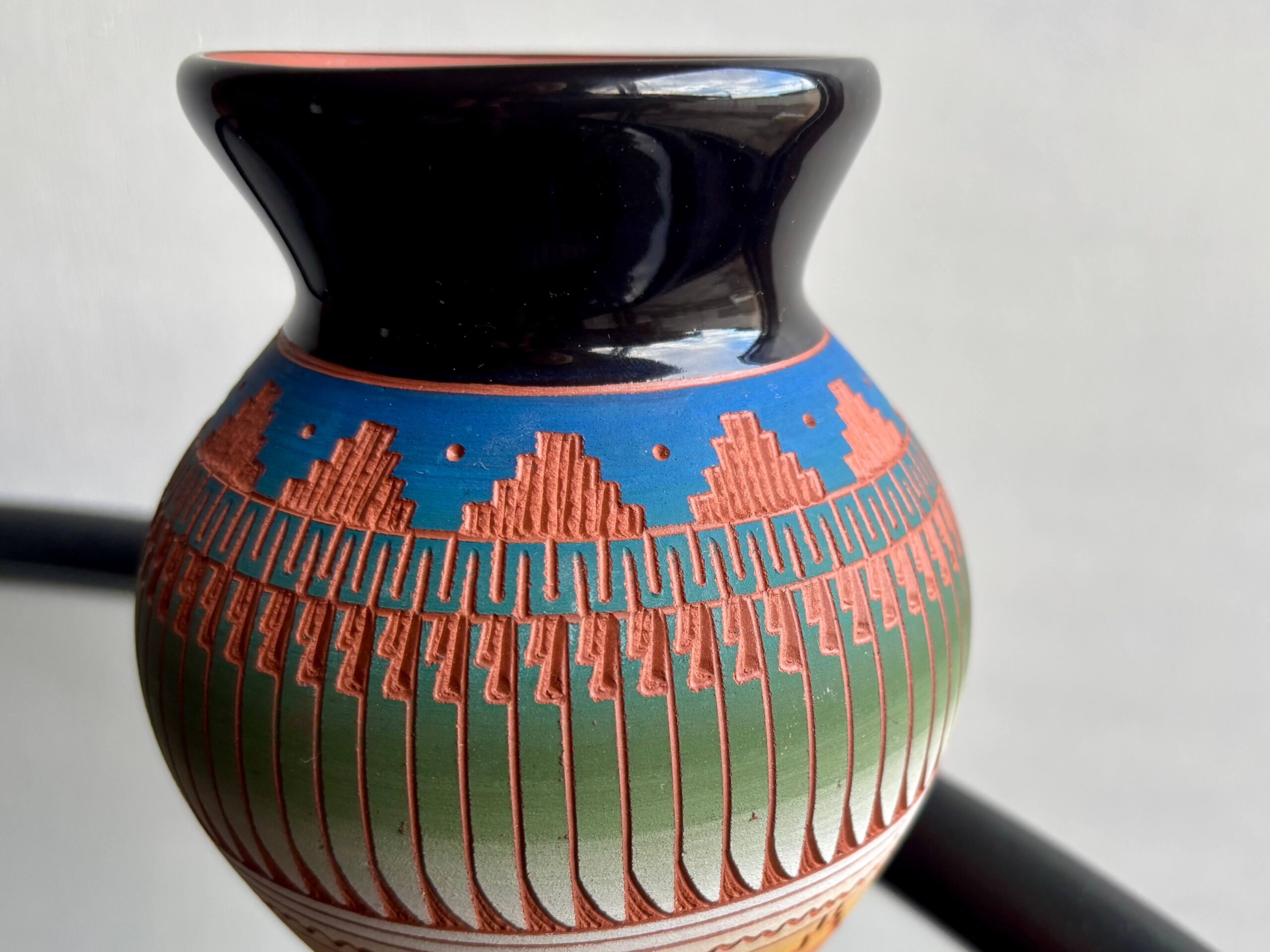 No.11882「世界の民芸：ナバホ族 / navajo のベース」高さ12.5cm SOLD