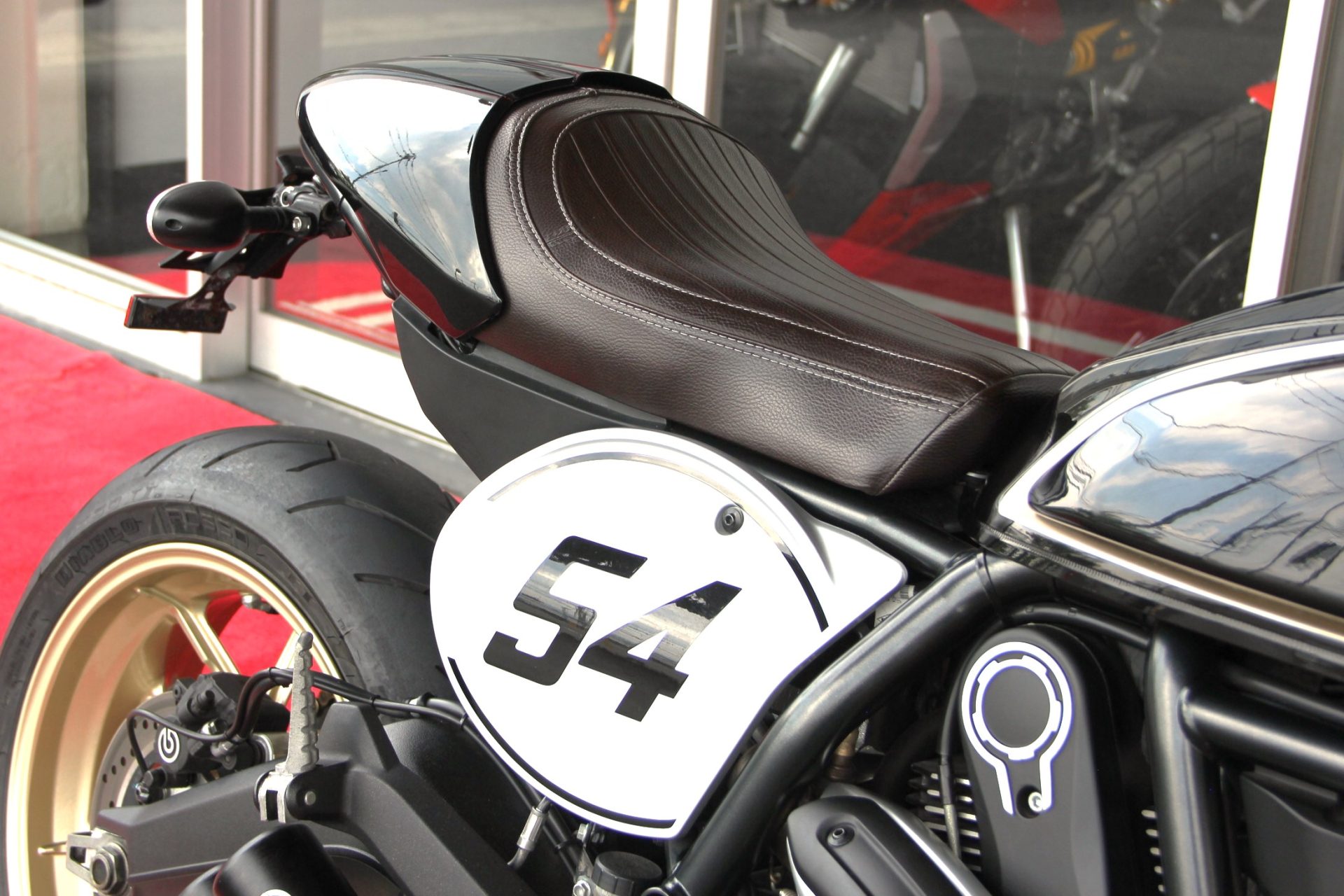 スクランブラー カフェ レーサーのご紹介です。 – ボルゴパニガーレ