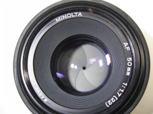 MINOLTA AF 50mm F1.7 New 安くて小粒だがピリリと辛いレンズ