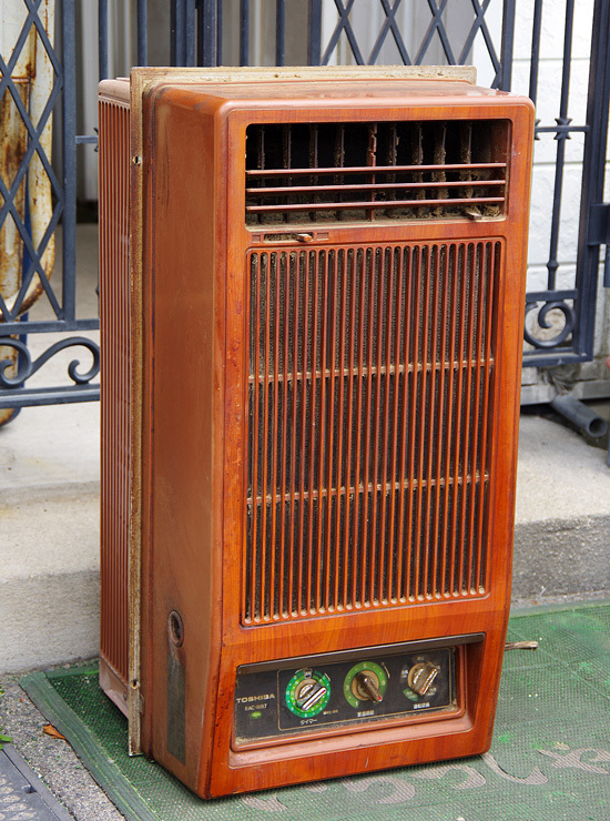 壮絶！遂に壊れた37年間の猛暑を支えた1980年製東芝窓用クーラー「RAC