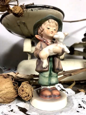 廃窯品 ドイツGoebel社製 フンメルドール『The lost sheep』 | 西洋