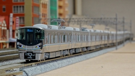 KATO 225系100番台「新快速」 8+4両フル編成！ - ビスタ模型鉄道