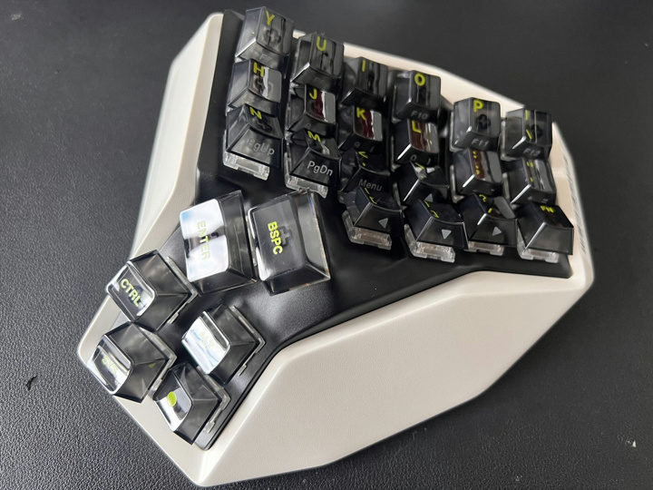 Angry Miao、ついに登場した完全ワイヤレスの左右分離型メカニカル