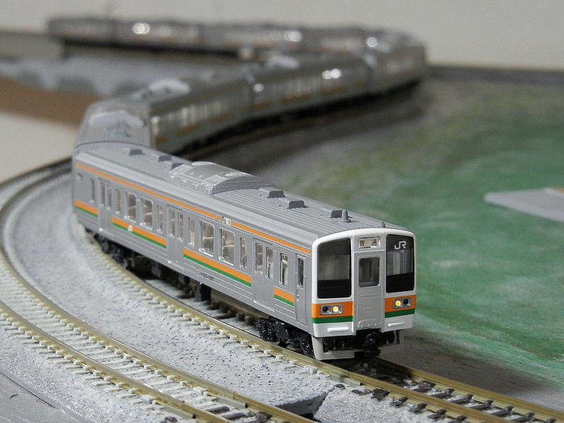 TOMIX製初期211系1000番台マイレイアウト走行 - 鉄道が好きなおやじの