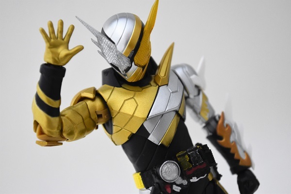 S.H.Figuarts 仮面ライダービルド トライアルフォーム（ラビット