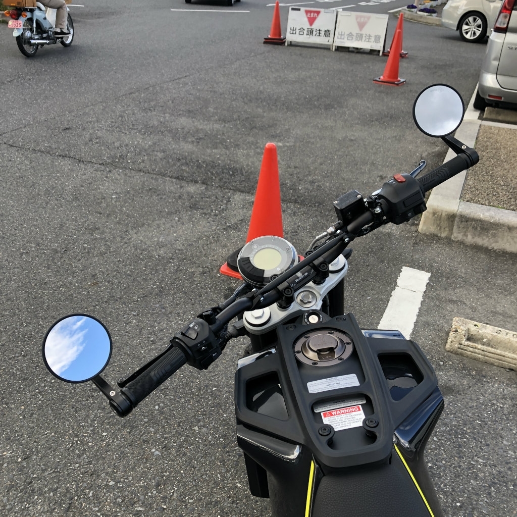 スヴァルトピレン401 バーエンドミラー取り付け - chiku3な日