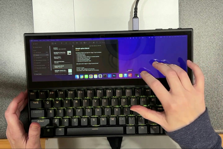 Kwumsy、12.6インチのタッチスクリーンディスプレイが一体化した