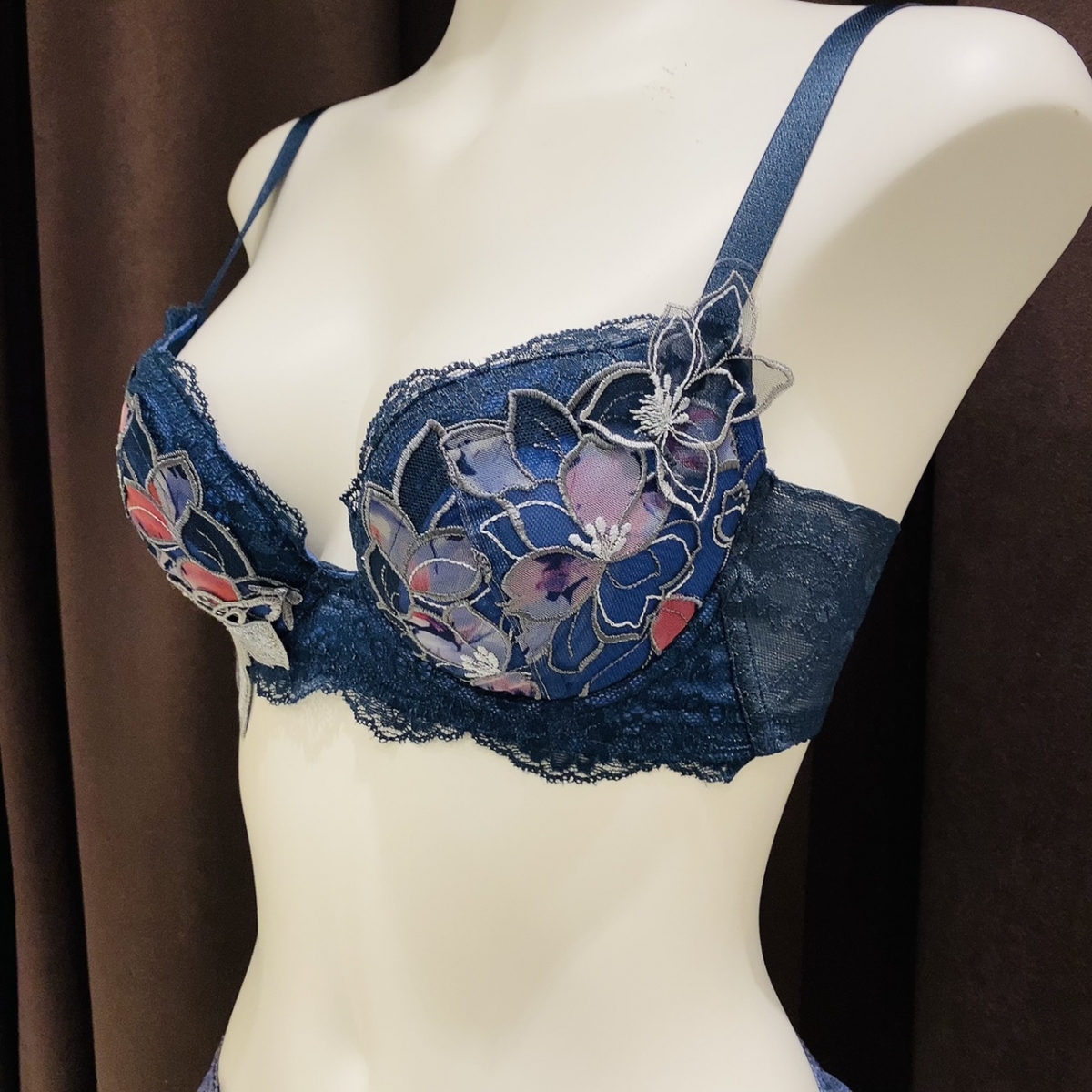 リッチヴェールブラ〜Salute〜 | Salute by WACOAL/AMPHI | ショップ