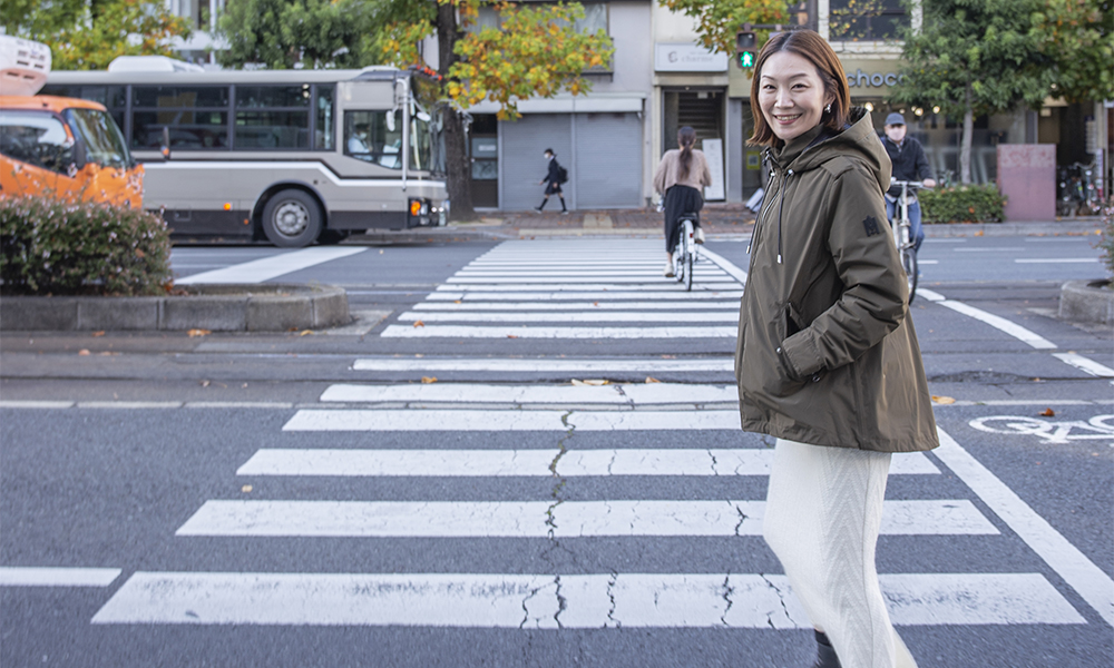 MACKAGE (マッカージュ)』のライトダウン「AMBER (アンバー)」を