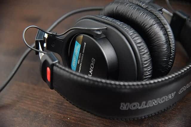 世界定番のモニターヘッドホン『MDR-7506』レビュー 高音質・高耐入力