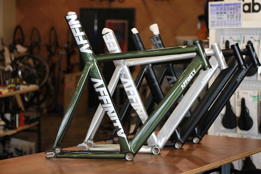 AFFINITYの名車”KISSENA” | ブローチャーズ - BROTURES ONLINE STORE