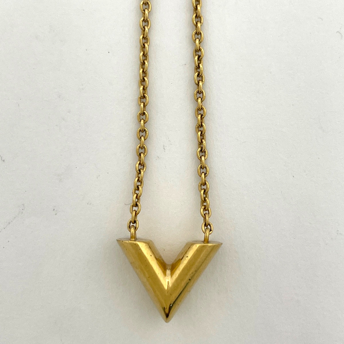 ルイ・ヴィトン エセンシャル V ネックレス ロゴ ネックレス GP