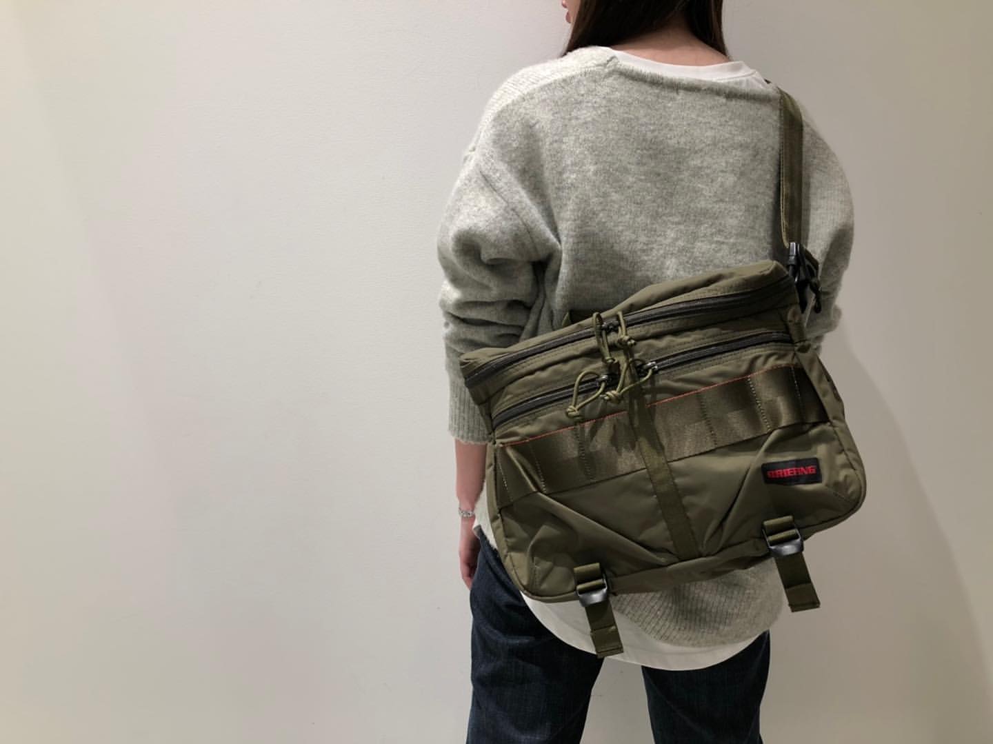 BRIEFING ブリーフィングのメッセンジャータイプのショルダーバッグ