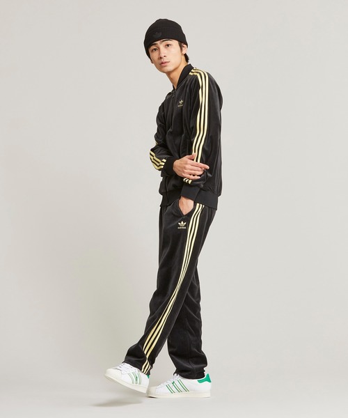 adidas（アディダス）の「ベロア トラックパンツ / アディダス