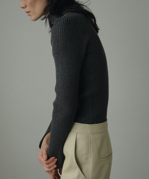 anuke（アンヌーク）の「anuke Slit Turtle Knit スリットタートル