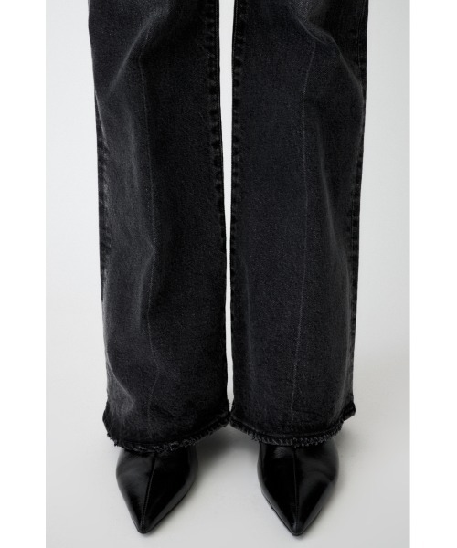 MVS BLACK FLARE（デニムパンツ）｜MOUSSY（マウジー）のファッション