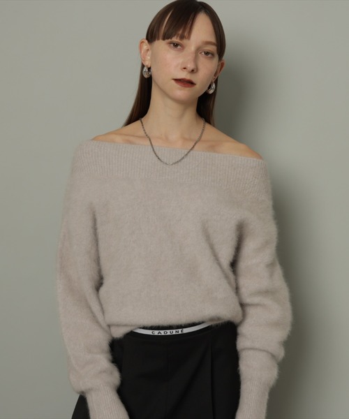 CADUNE（カデュネ）の「フォックスカシミヤオフショルニット（ニット