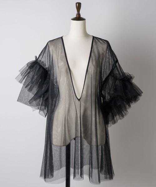 LA BELLE ETUDE（ラベルエチュード）の「Vネックボリュームチュール