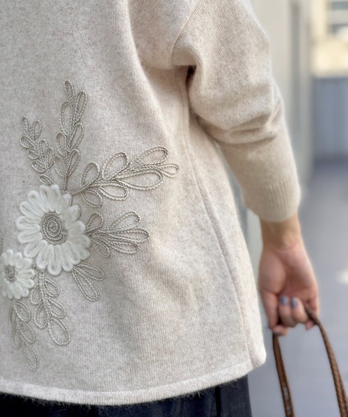 BEARDSLEY（ビアズリー）の「裾刺繍ニット（ニット/セーター）」 - WEAR