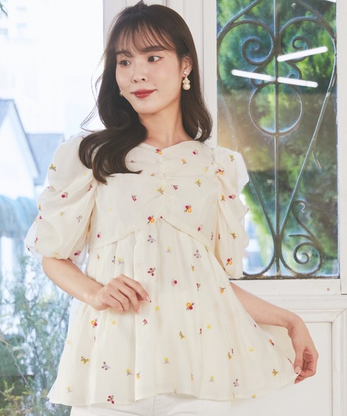 CELFORD（セルフォード）の「小花刺繍ペプラムブラウス（シャツ