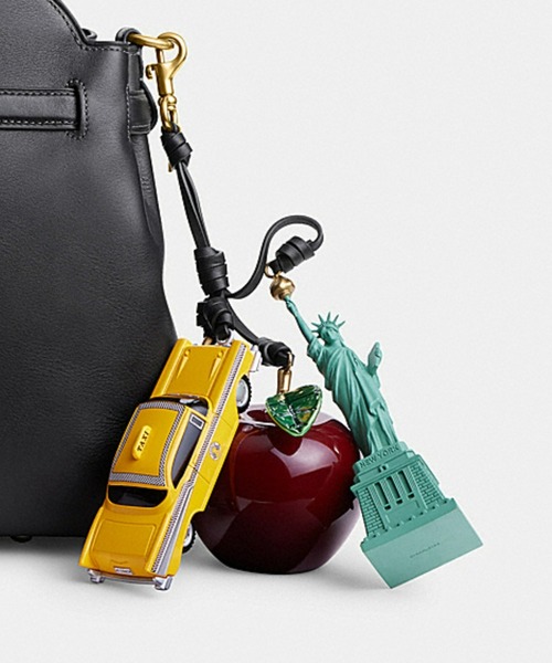 COACH（コーチ）の「ラージ ニューヨーク クラスター バッグ チャーム