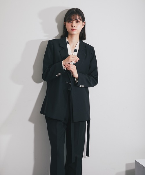 メタリックボタン付きジャケット＆スラックスパンツセットアップ