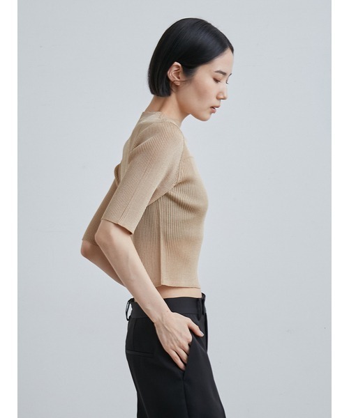 MIESROHE（ミースロエ）の「デザインRIBハーフスリーブラメニット