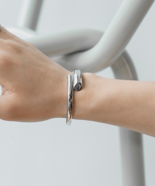 SINSS（シンス）の「Cross bangle / クロスバングル（ブレスレット