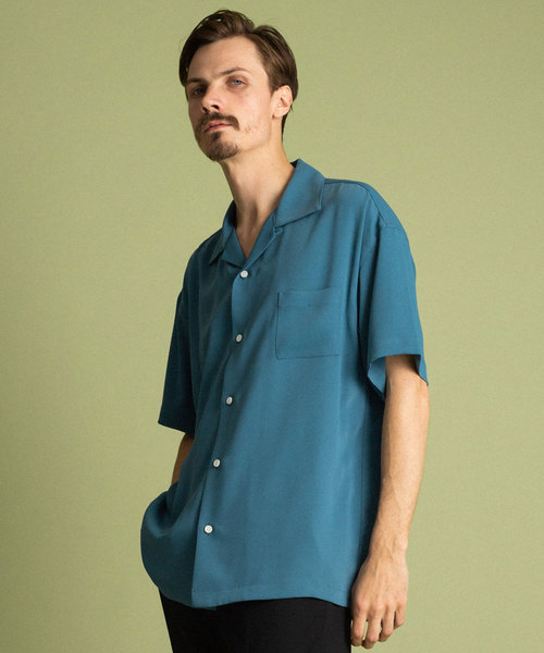 UNITED TOKYO（ユナイテッドトウキョウ）の「サテンオープンカラー