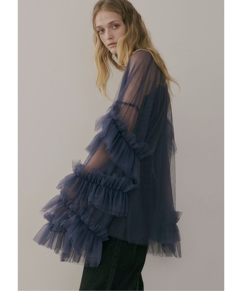 LA BELLE ETUDE（ラベルエチュード）の「Vネックボリュームチュール