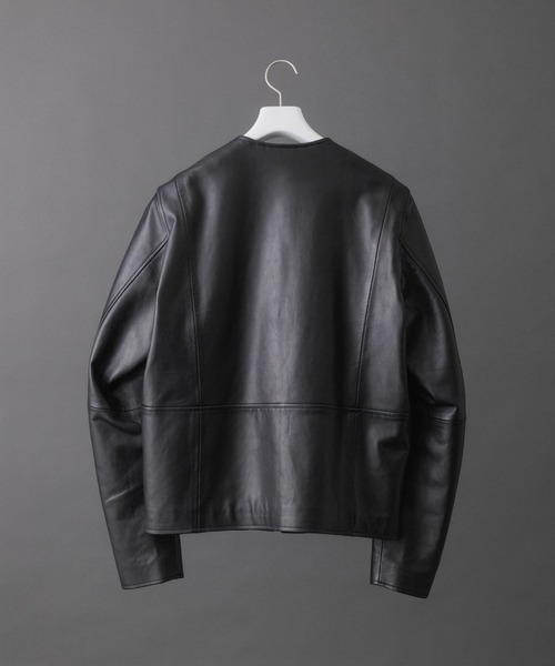 ADAM ET ROPE'（アダムエロペ）の「シープレザー ノーカラー