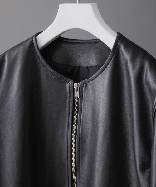 ADAM ET ROPE'（アダムエロペ）の「シープレザー ノーカラー