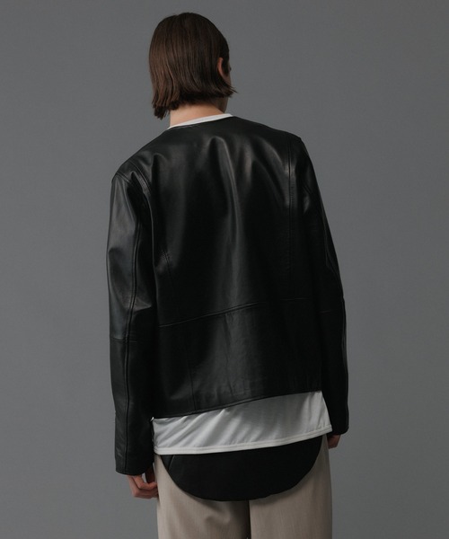 ADAM ET ROPE'（アダムエロペ）の「シープレザー ノーカラー