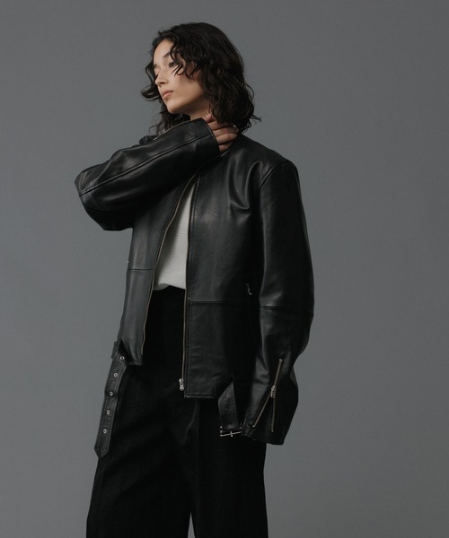 ADAM ET ROPE'（アダムエロペ）の「シープレザー ノーカラー