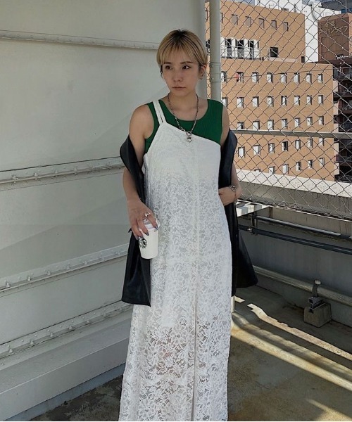 Ameri（アメリ）の「ONE SHOULDER LACE FLARE ROMPERS（サロペット