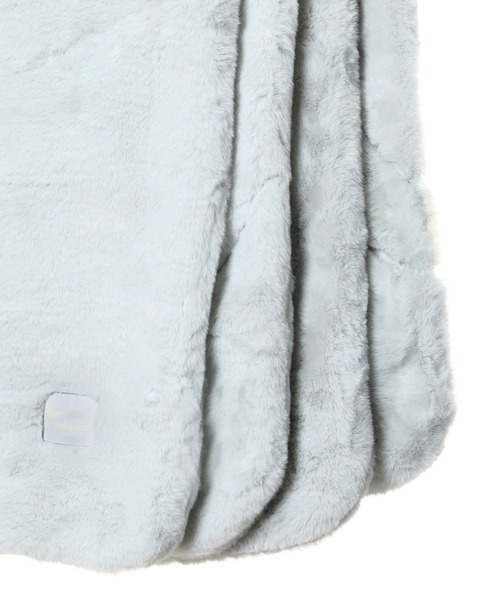 NIKE（ナイキ）の「NIKE WMNS NSW FAUX FUR BLANKET KRMG DO3793-025