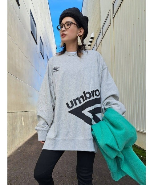 UMBRO（アンブロ）の「【UMBRO別注】デカロゴクルースウェット